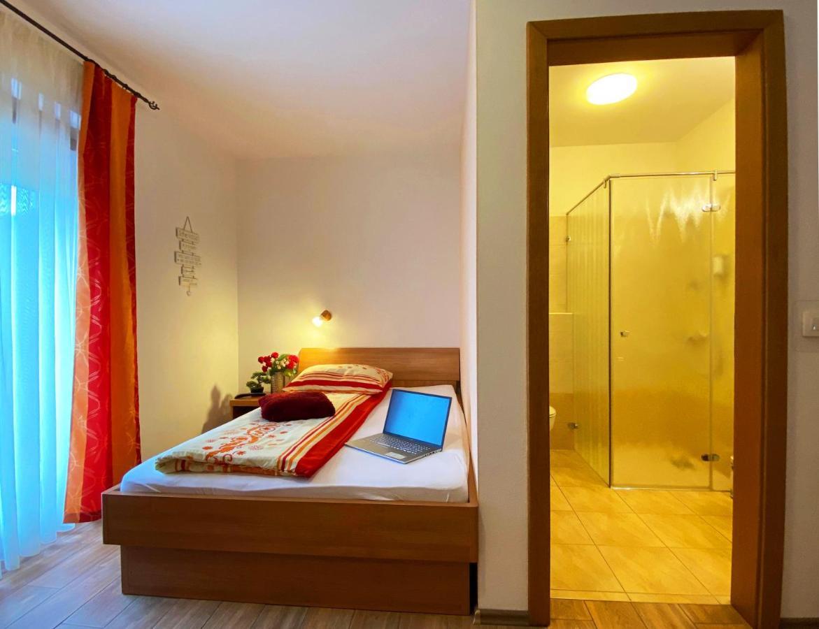 Guesthouse Mesec Zaplana Верхника Экстерьер фото