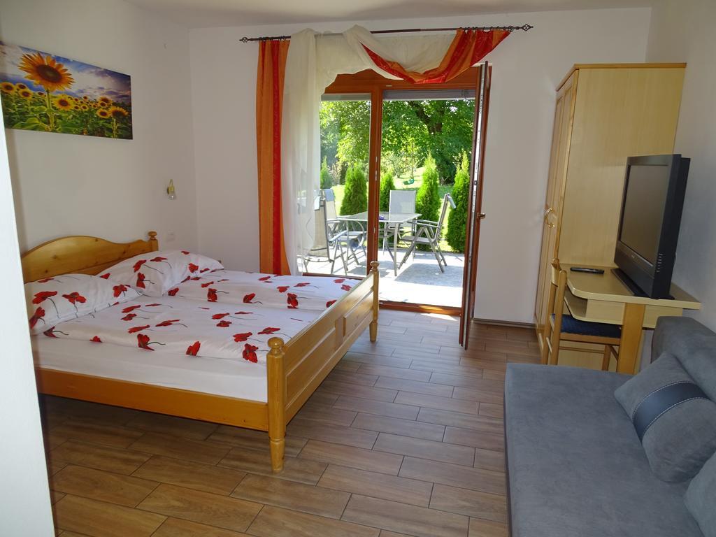 Guesthouse Mesec Zaplana Верхника Экстерьер фото