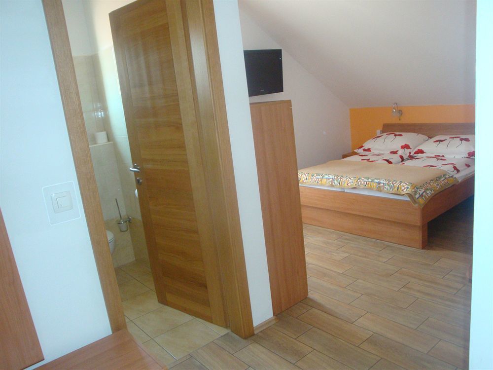 Guesthouse Mesec Zaplana Верхника Экстерьер фото