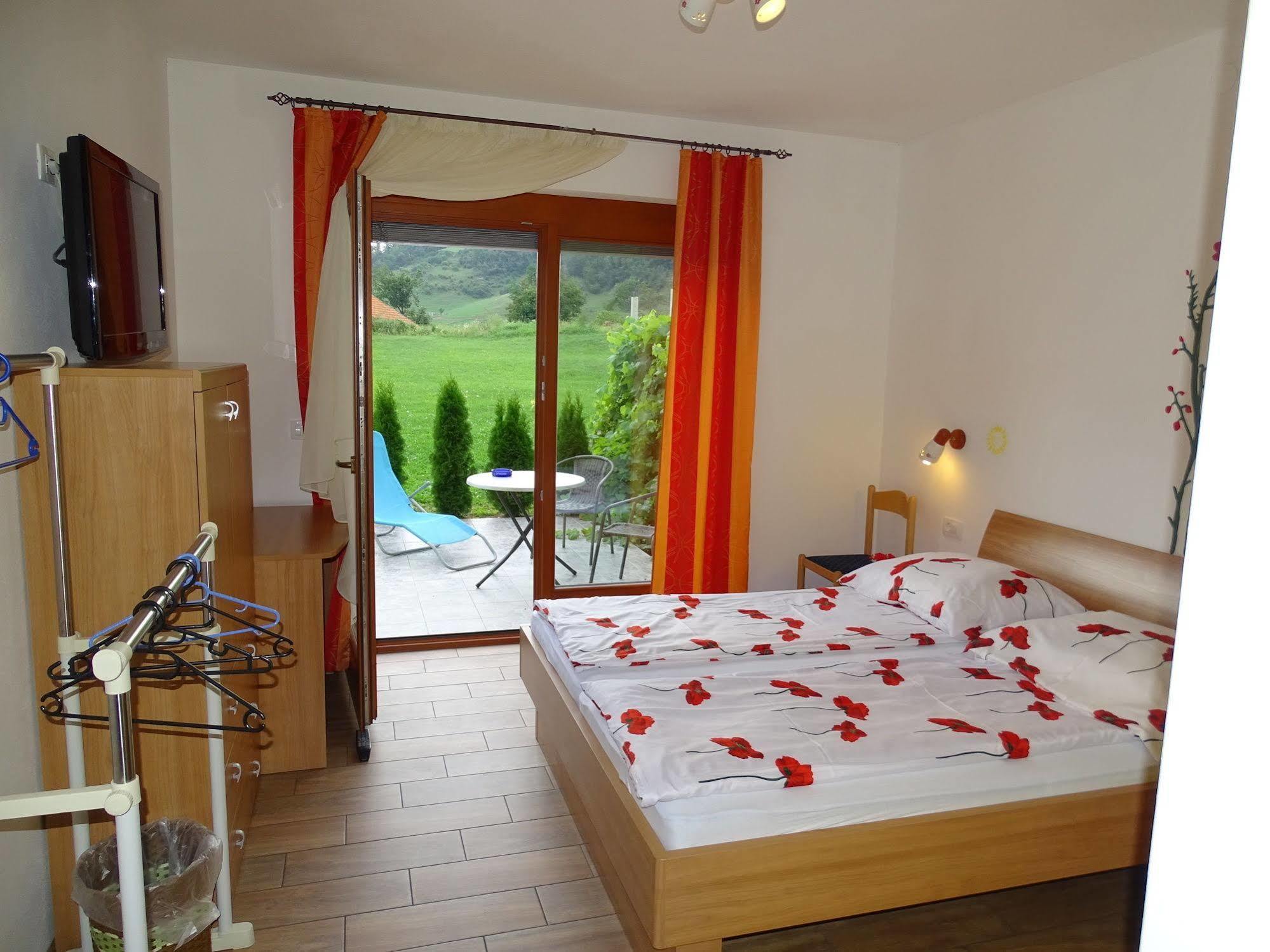 Guesthouse Mesec Zaplana Верхника Экстерьер фото